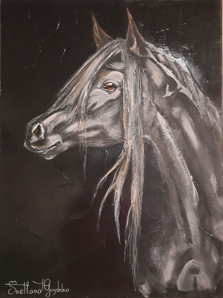 Tableau "La Dignité" de Svitlana Loguinoff Gryshko représentant le portrait d'un cheval gris au regard fier, peint à l'acrylique avec reliefs au plâtre, symbole de noblesse, de liberté et de puissance.