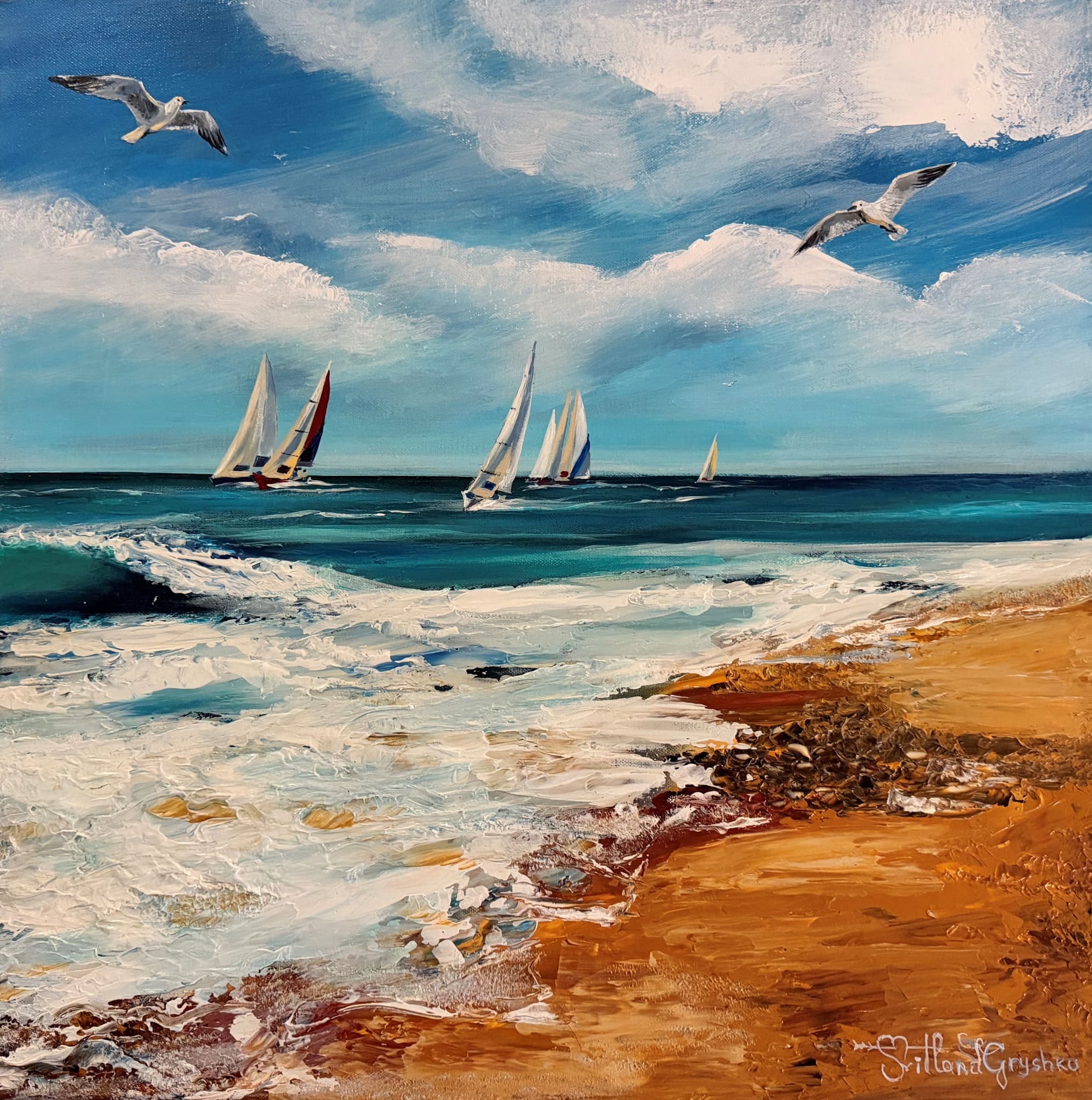 La Régate – tableau original de Svitlana Loguinoff Gryshko représentant des voiliers naviguant sur l’océan, avec des vagues en relief, des mouettes et un ciel lumineux, peinture contemporaine à l’acrylique.